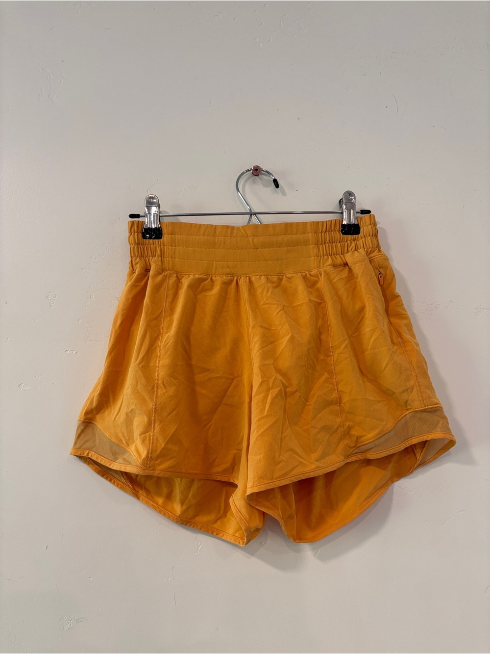 Lululemon Shorts Women 4 LITO Hotty Hot HR 4" Lined Athleisure Gym LW7AYXT